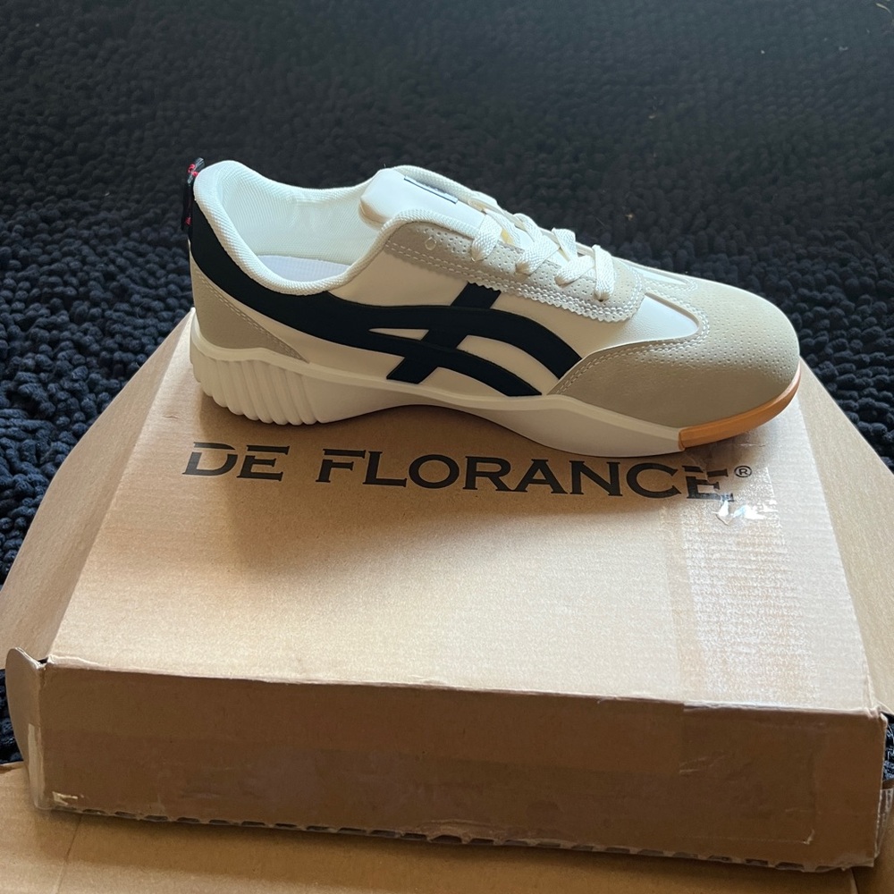 De Florance White and Black Sneakers